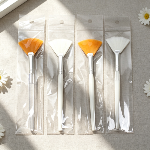 Fan-Shaped Makeup Brush